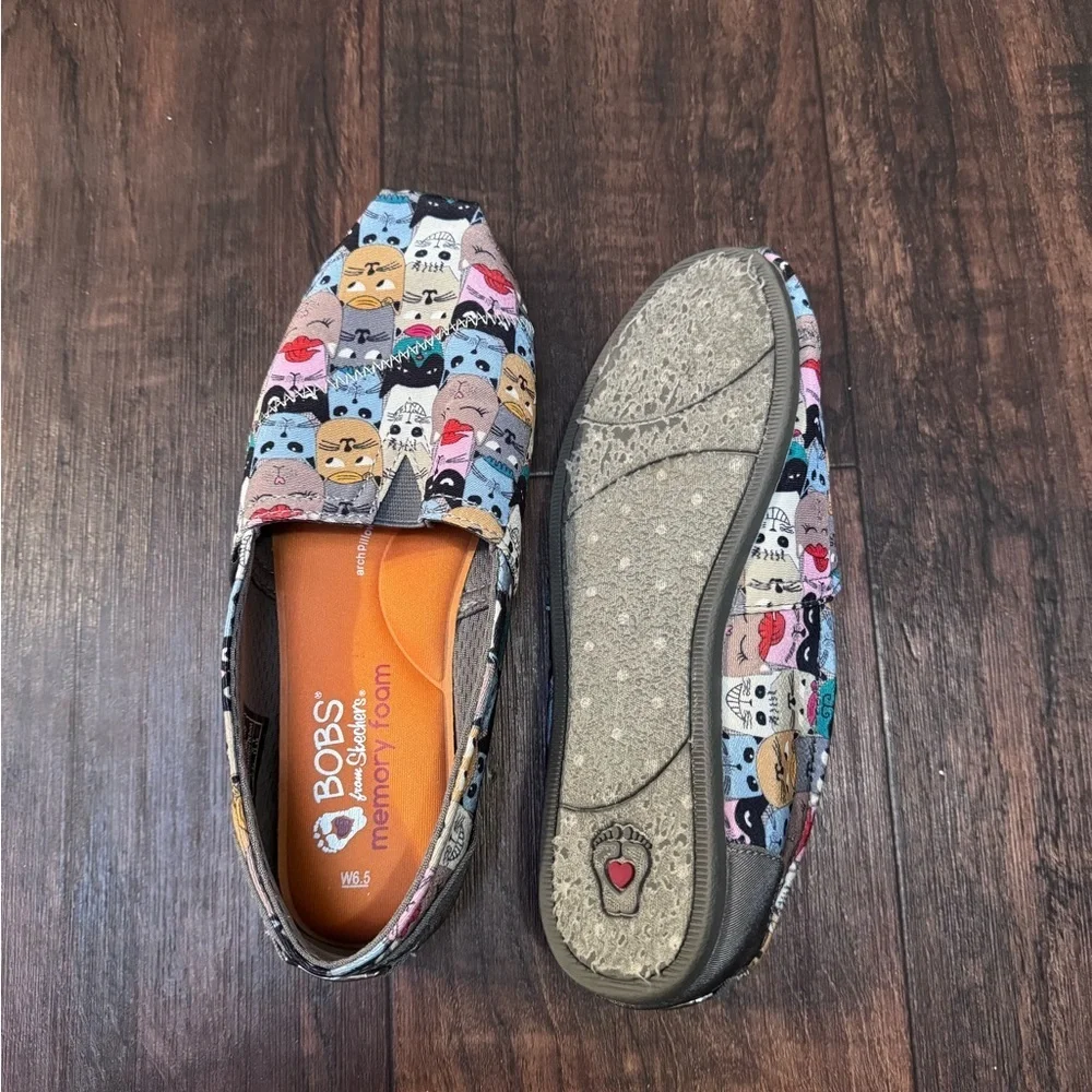 Skechers Cat Print Flats Size 6.5